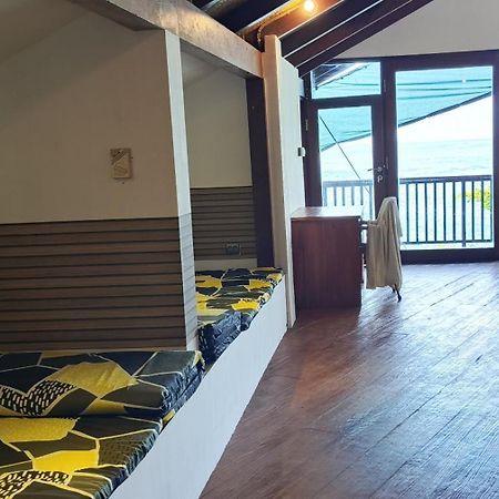 Castaway Surf Retreat 1 Hotel Sekongkang Bagian luar foto
