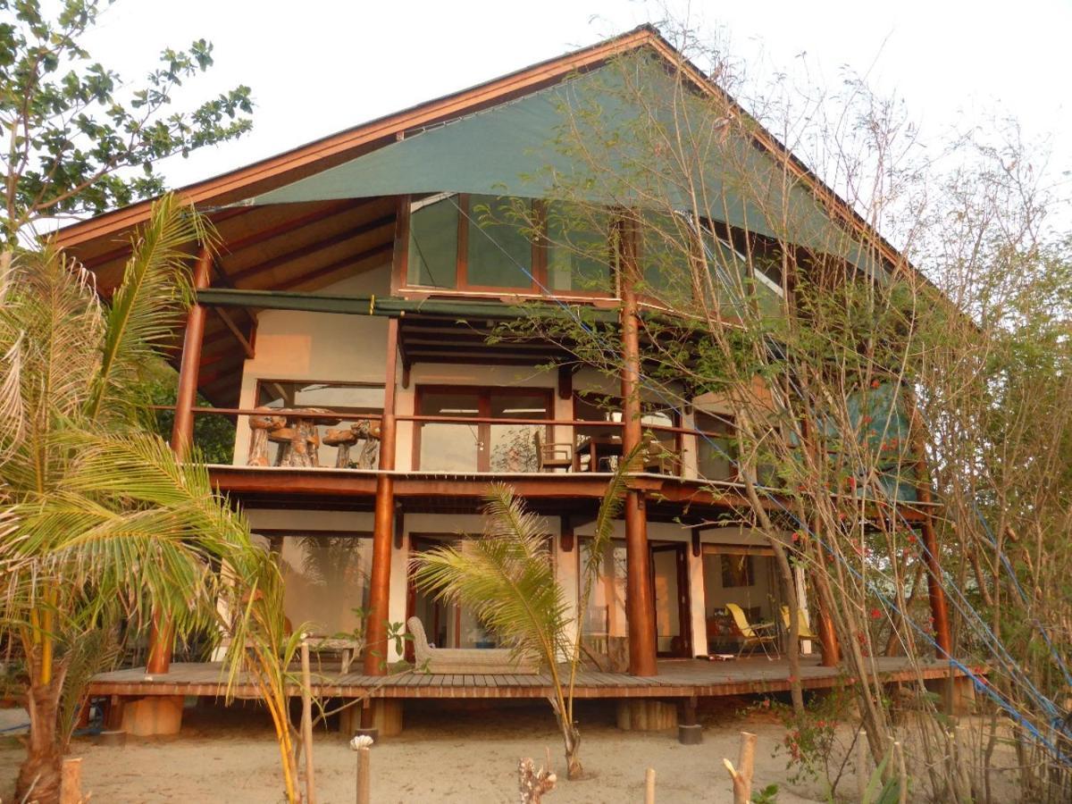 Castaway Surf Retreat 1 Hotel Sekongkang Bagian luar foto