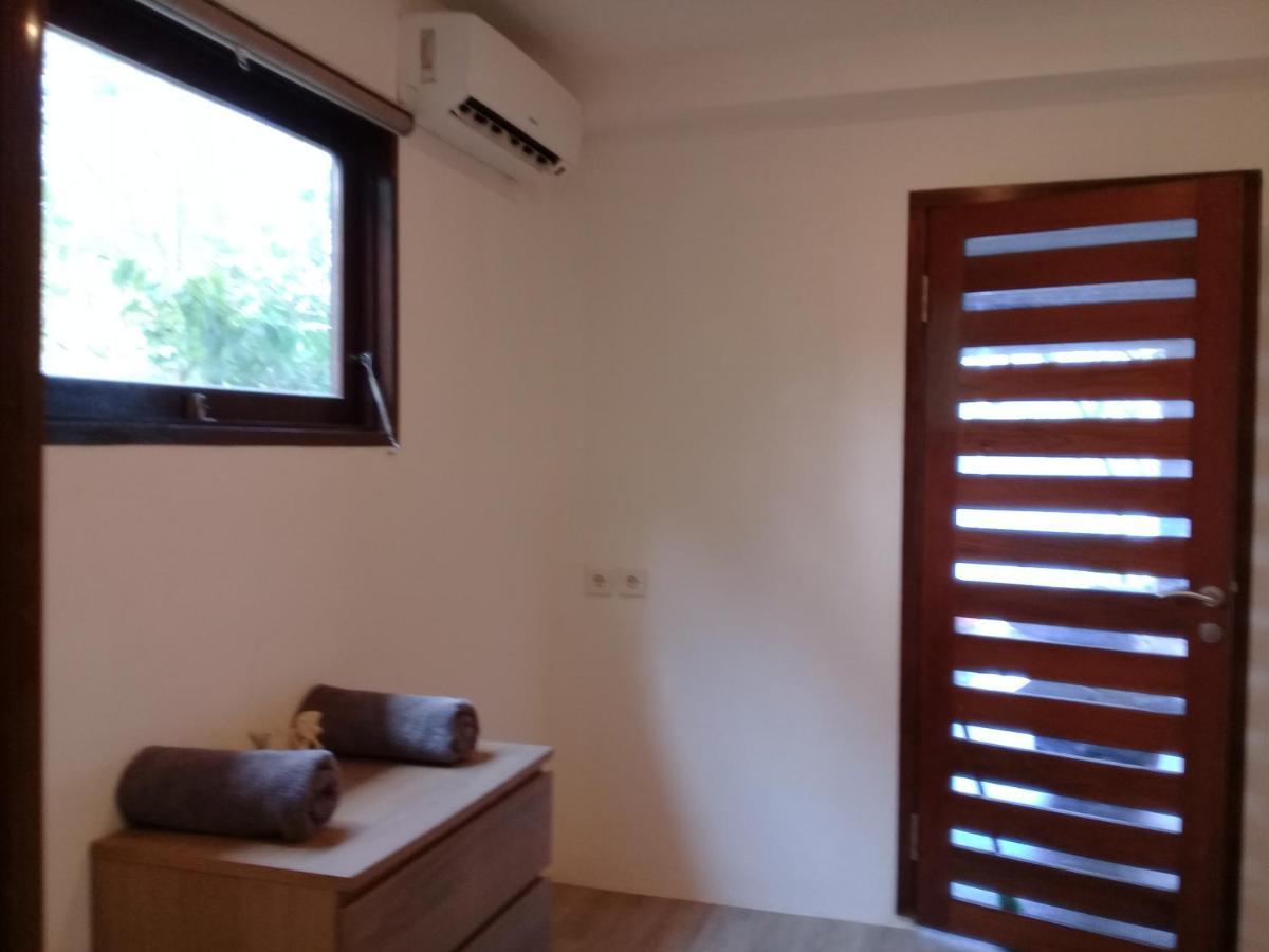 Castaway Surf Retreat 1 Hotel Sekongkang Bagian luar foto