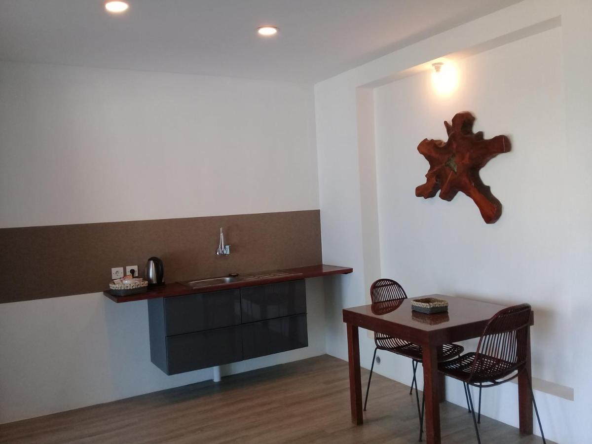Castaway Surf Retreat 1 Hotel Sekongkang Bagian luar foto