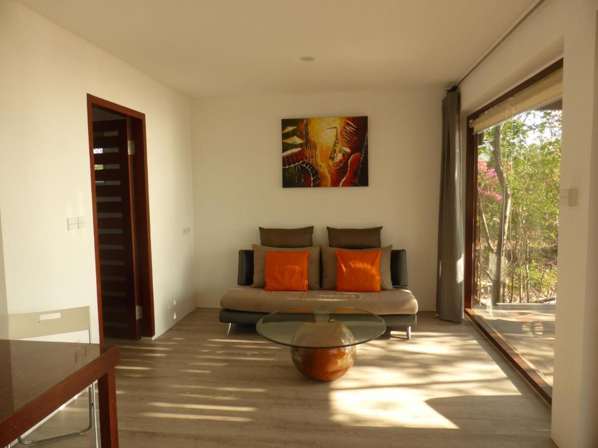 Castaway Surf Retreat 1 Hotel Sekongkang Bagian luar foto