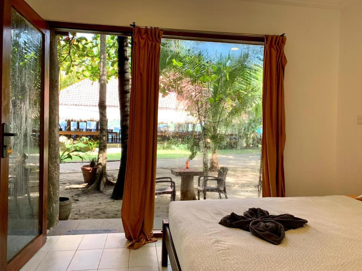 Castaway Surf Retreat 1 Hotel Sekongkang Bagian luar foto