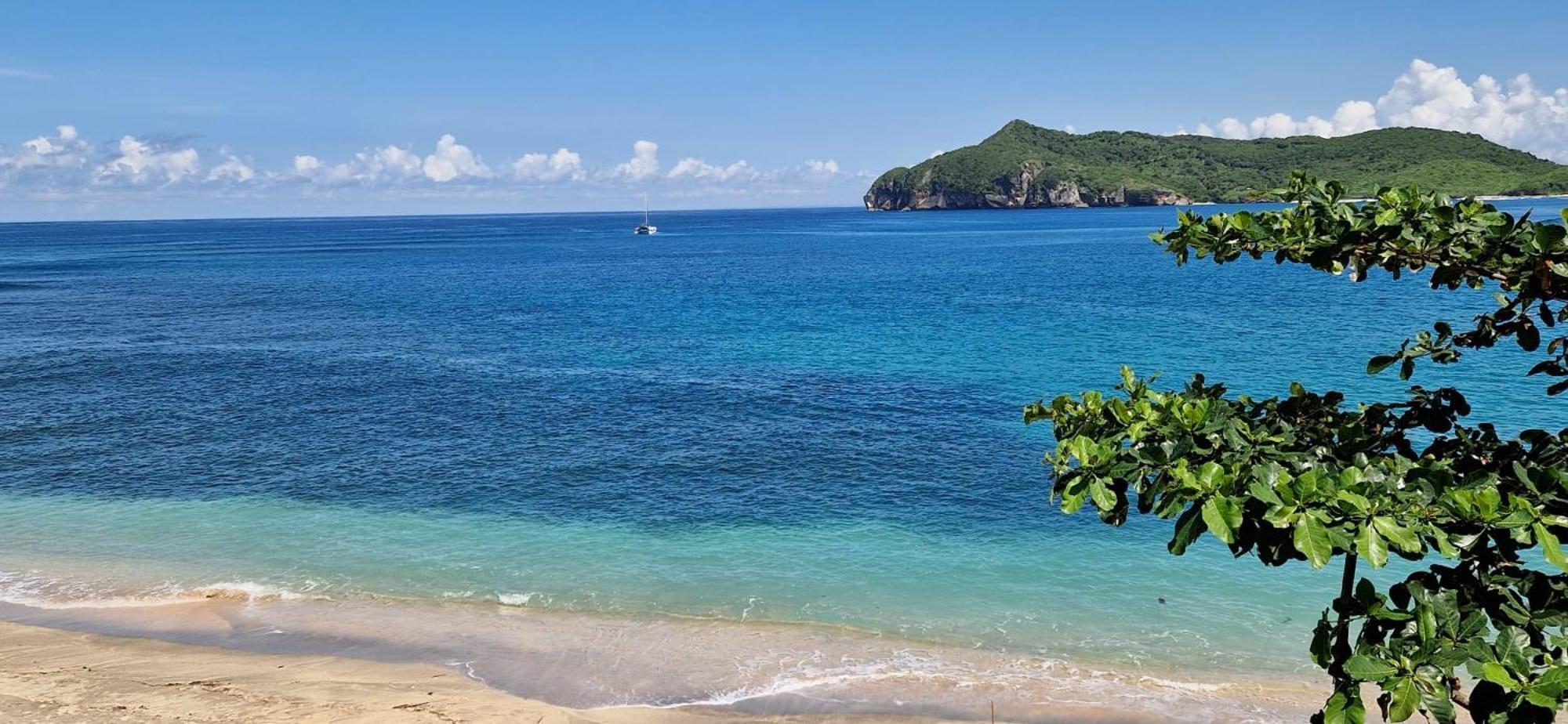 Castaway Surf Retreat 1 Hotel Sekongkang Bagian luar foto