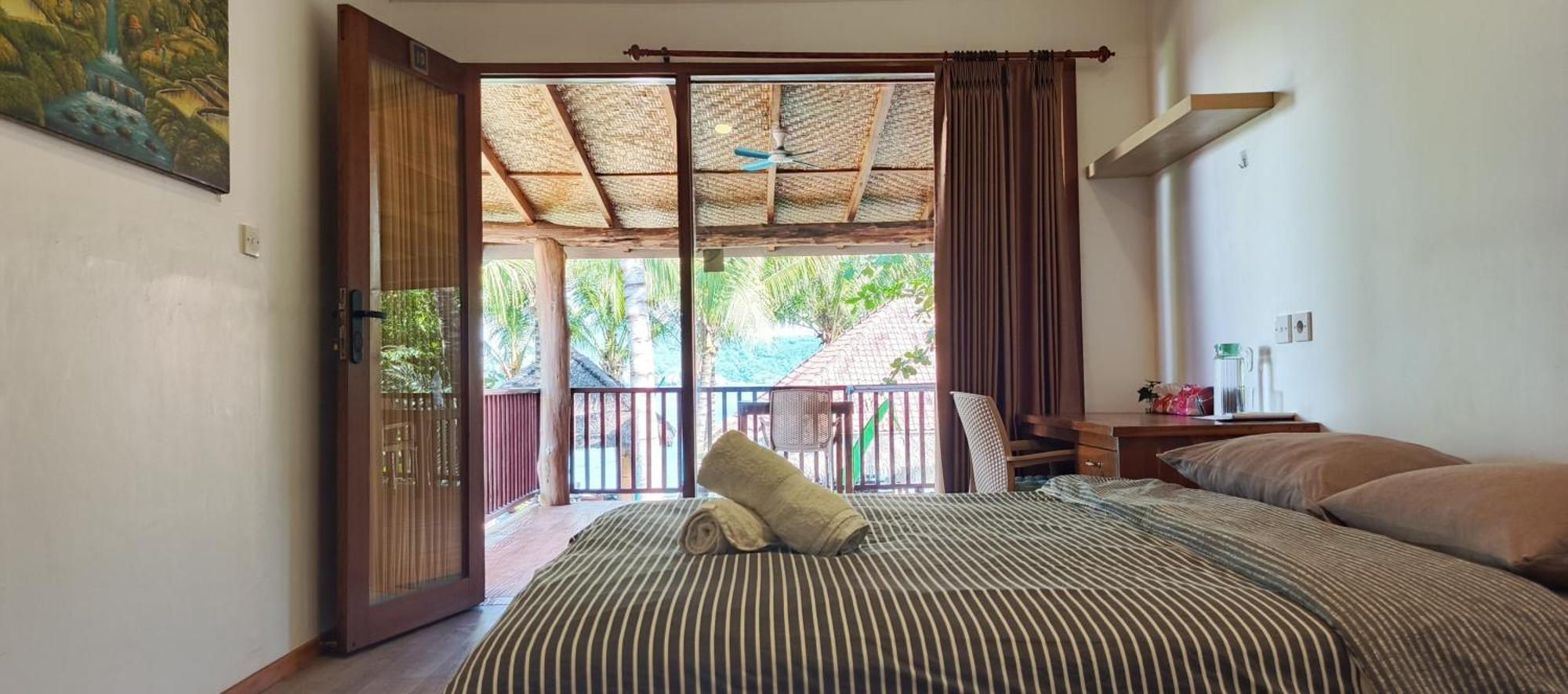 Castaway Surf Retreat 1 Hotel Sekongkang Bagian luar foto