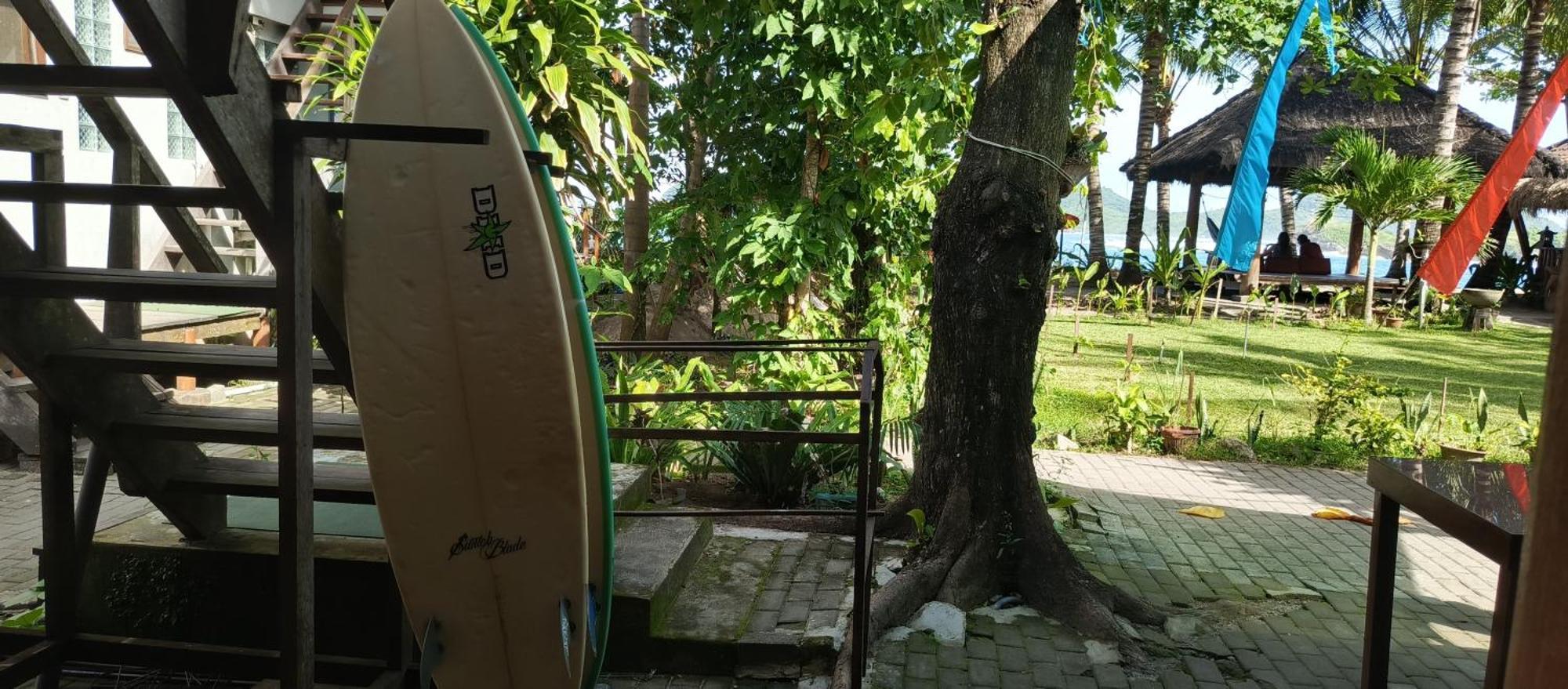 Castaway Surf Retreat 1 Hotel Sekongkang Bagian luar foto