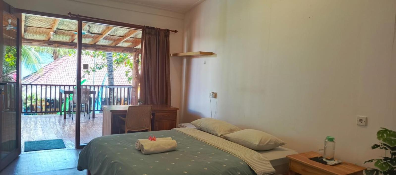 Castaway Surf Retreat 1 Hotel Sekongkang Bagian luar foto